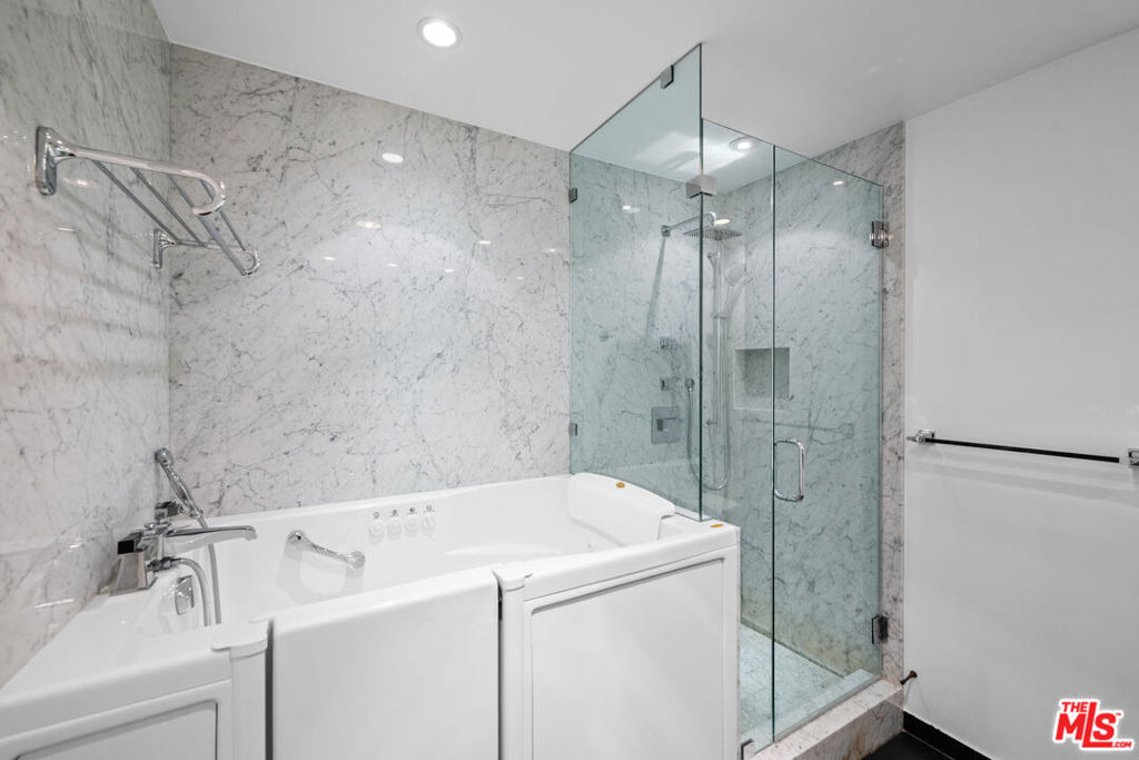4267 Marina City Dr - Photo 43