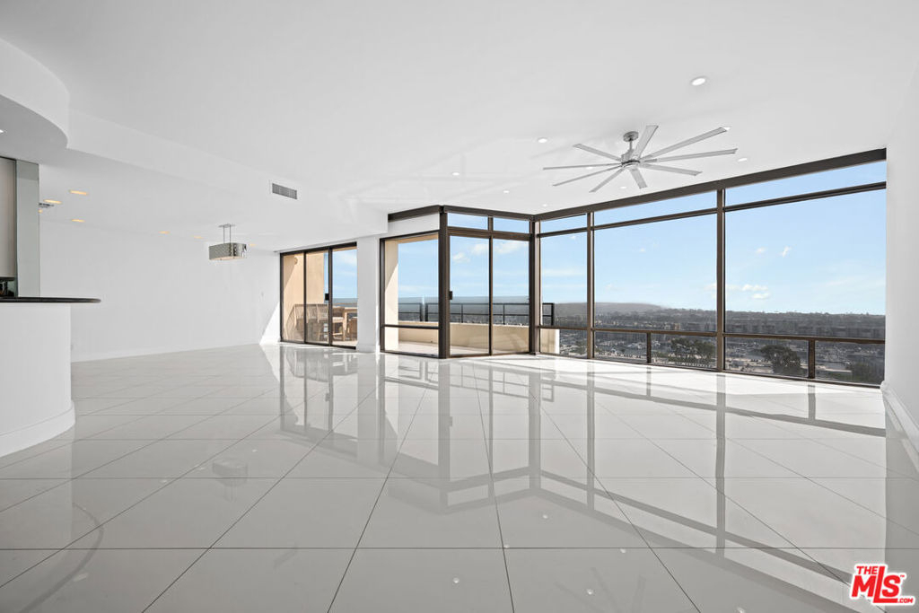 4267 Marina City Dr - Photo 3