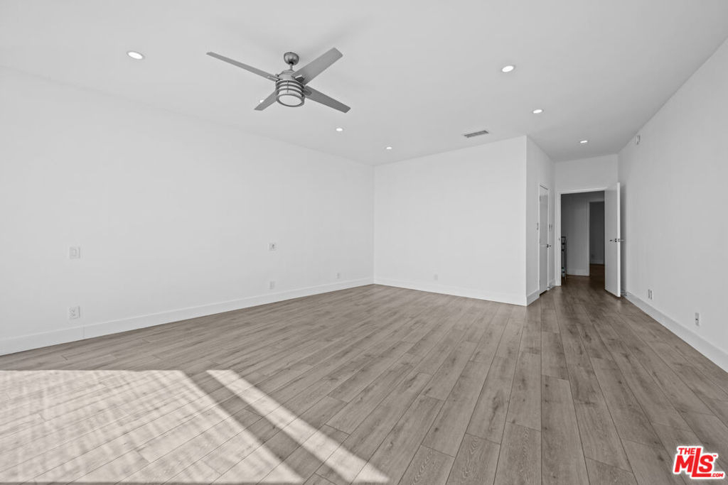 4267 Marina City Dr - Photo 34