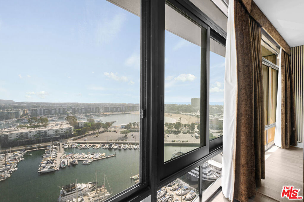 4267 Marina City Dr - Photo 40