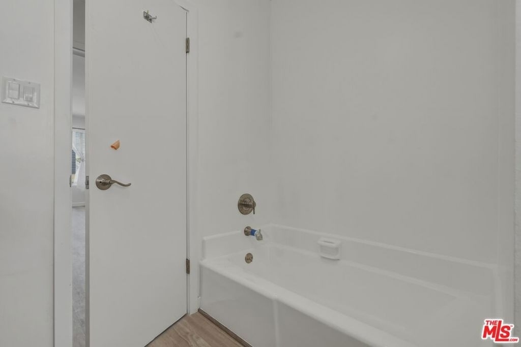 1827 N Van Ness Avenue - Photo 10