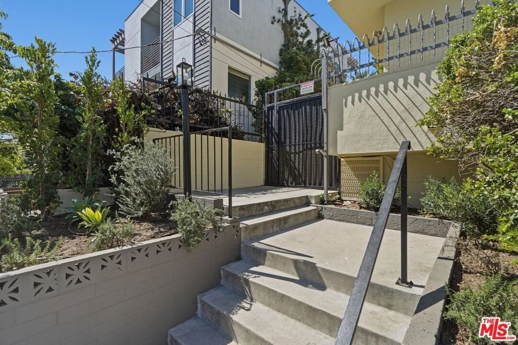 1827 N Van Ness Avenue - Photo 30