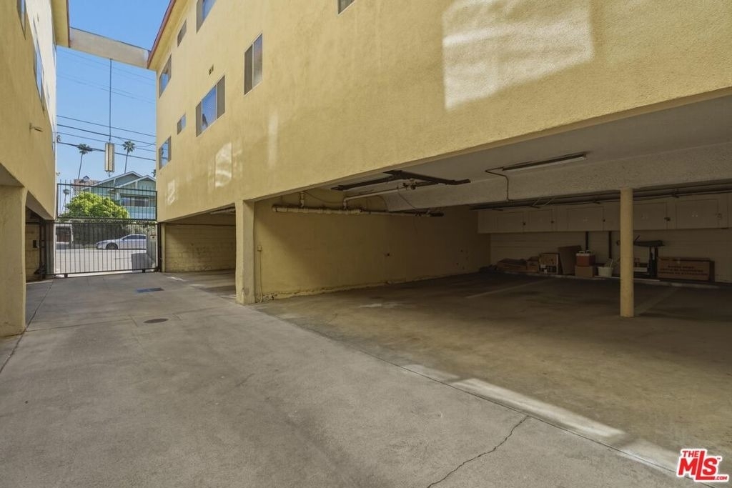 1827 N Van Ness Avenue - Photo 27