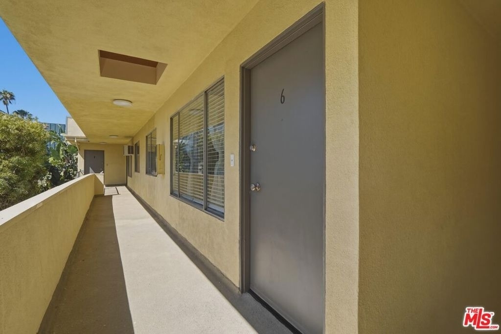 1827 N Van Ness Avenue - Photo 25