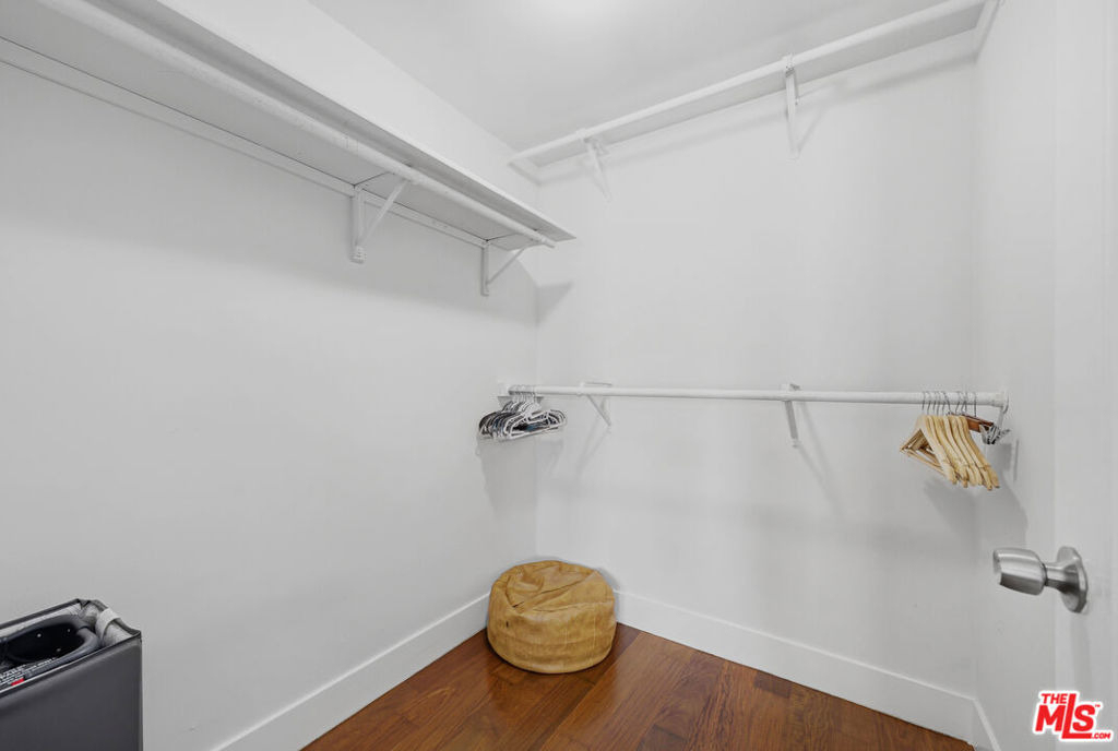 1610 S Hayworth Avenue - Photo 11