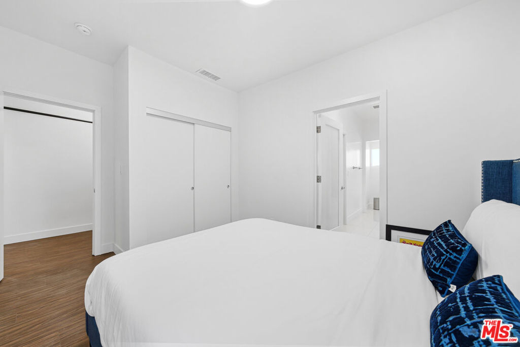 1610 S Hayworth Avenue - Photo 17