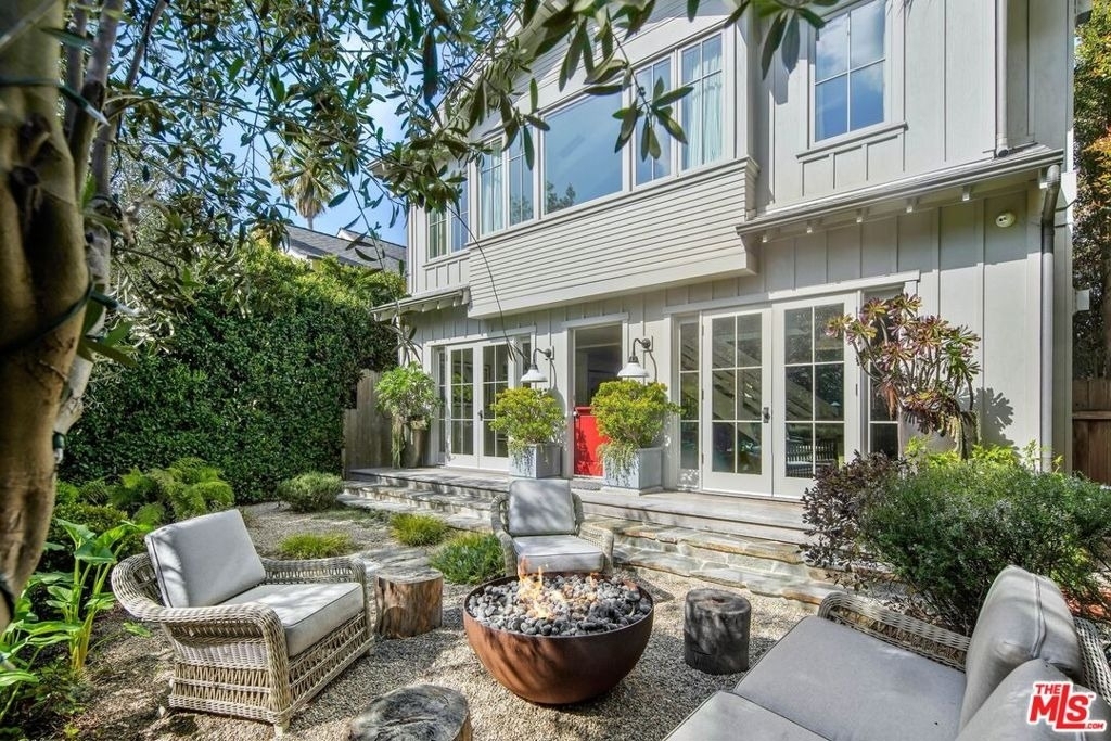 821 Nowita Place - Photo 1