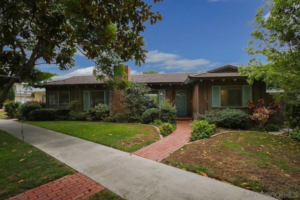 1045 Adella - Photo 0