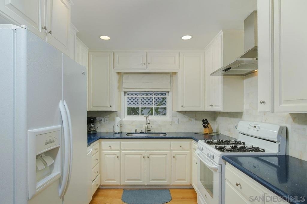 1045 Adella - Photo 5