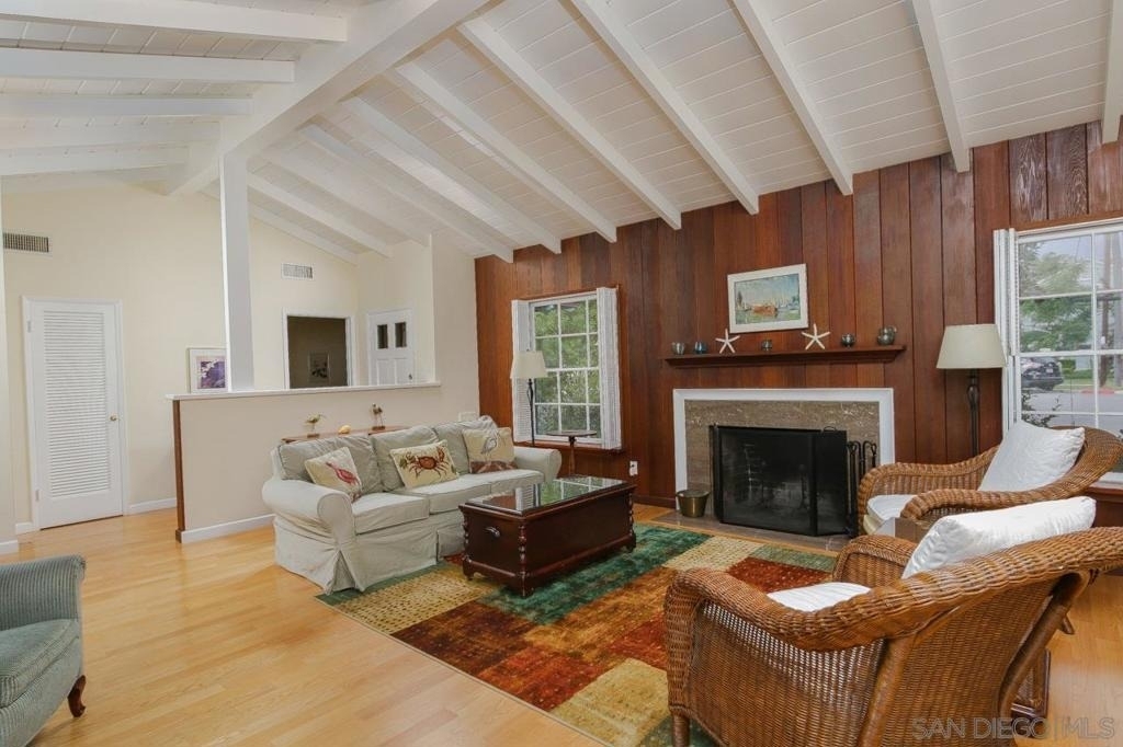 1045 Adella - Photo 2