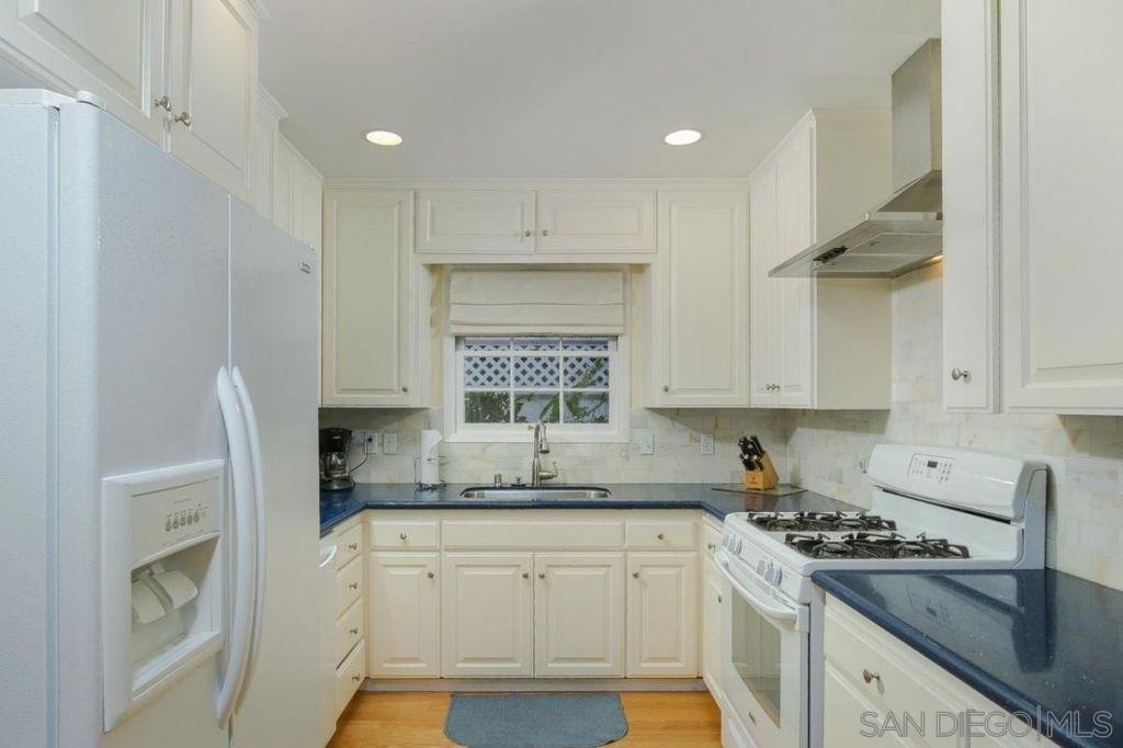 1045 Adella - Photo 22
