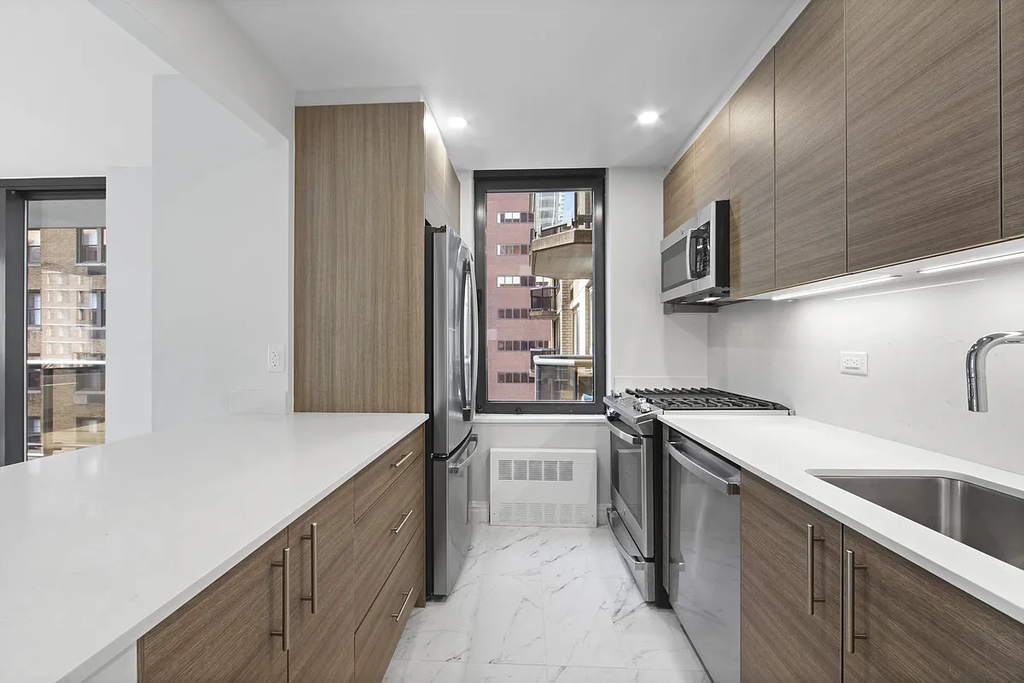 235 West 48th Street - Photo 5