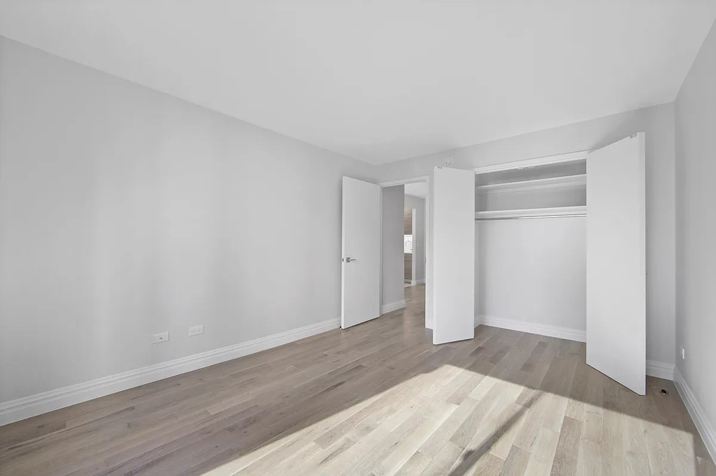 235 West 48th Street - Photo 7