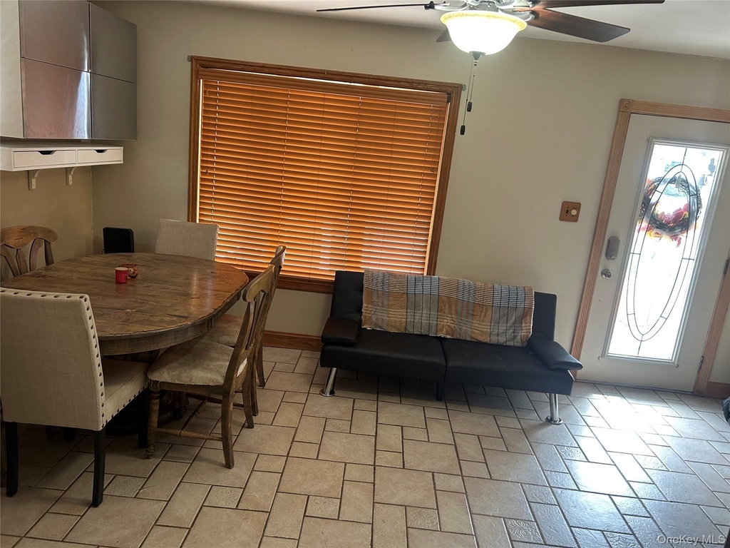 239 Curtin Avenue - Photo 1