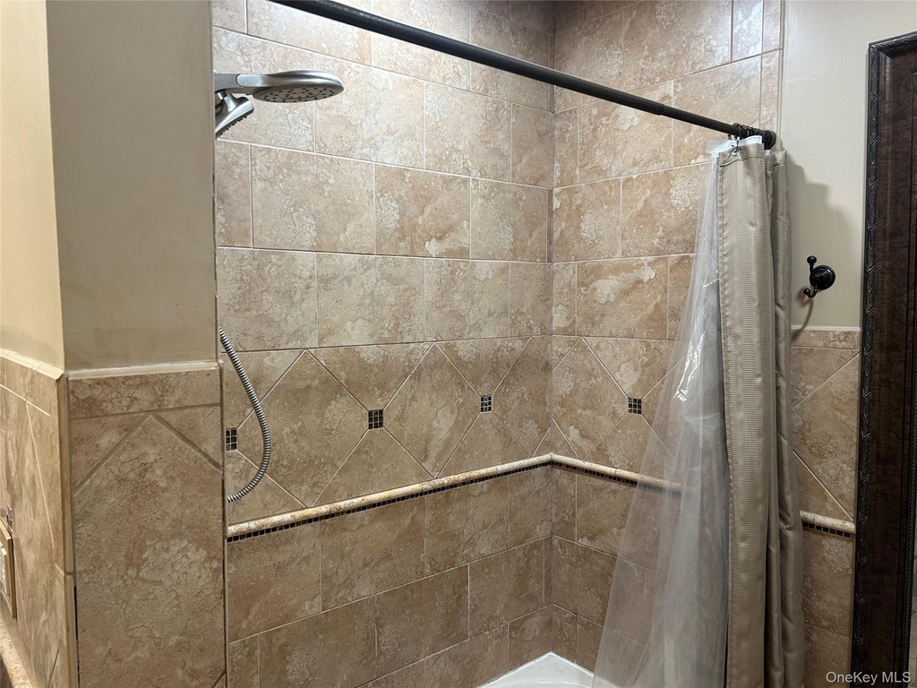 239 Curtin Avenue - Photo 3