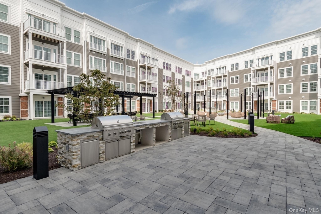 75 E Hoffman Avenue - Photo 3
