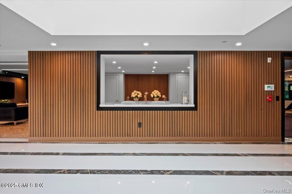 1188 King - Photo 4