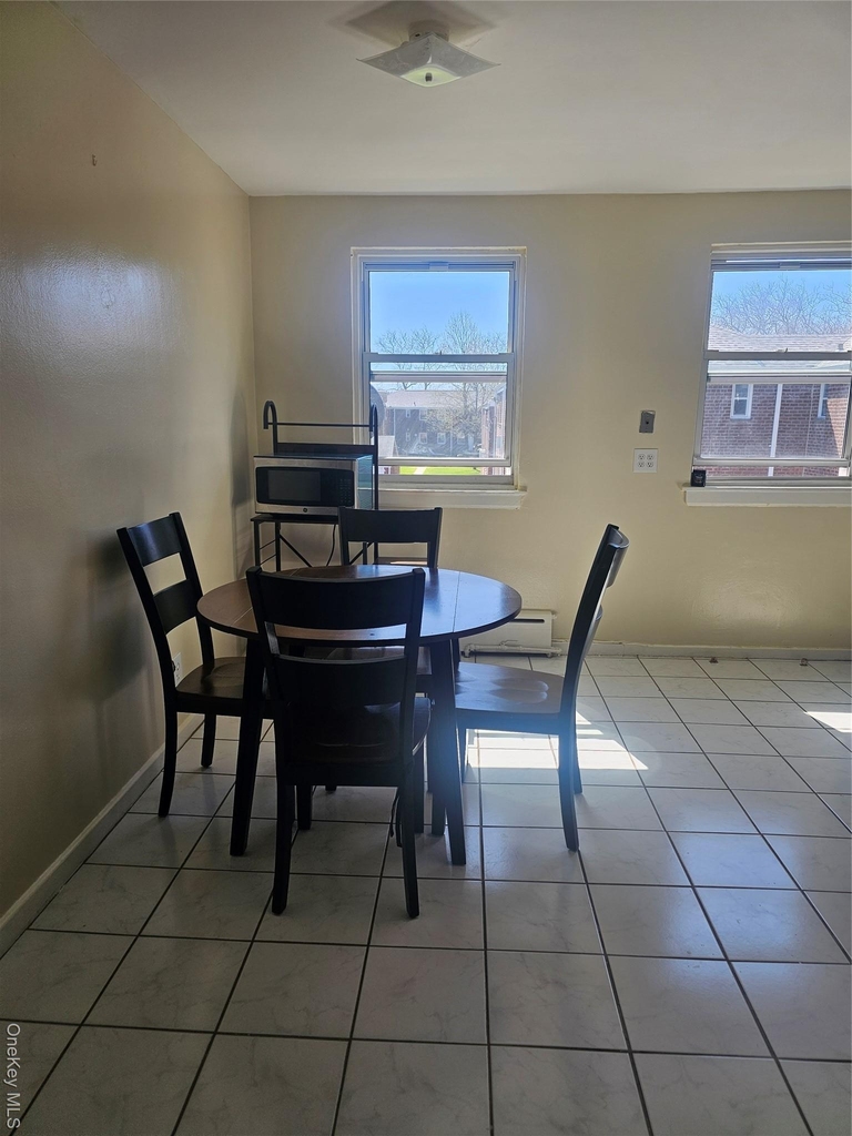 76-37 Commonwealth Boulevard - Photo 2