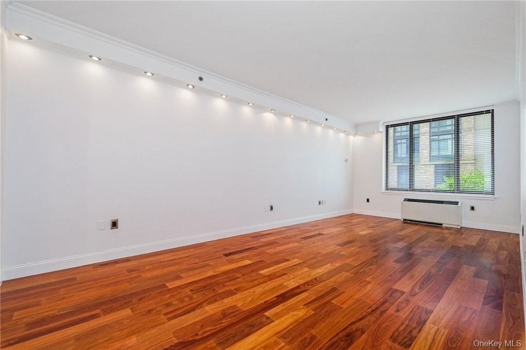 10 City Place - Photo 1