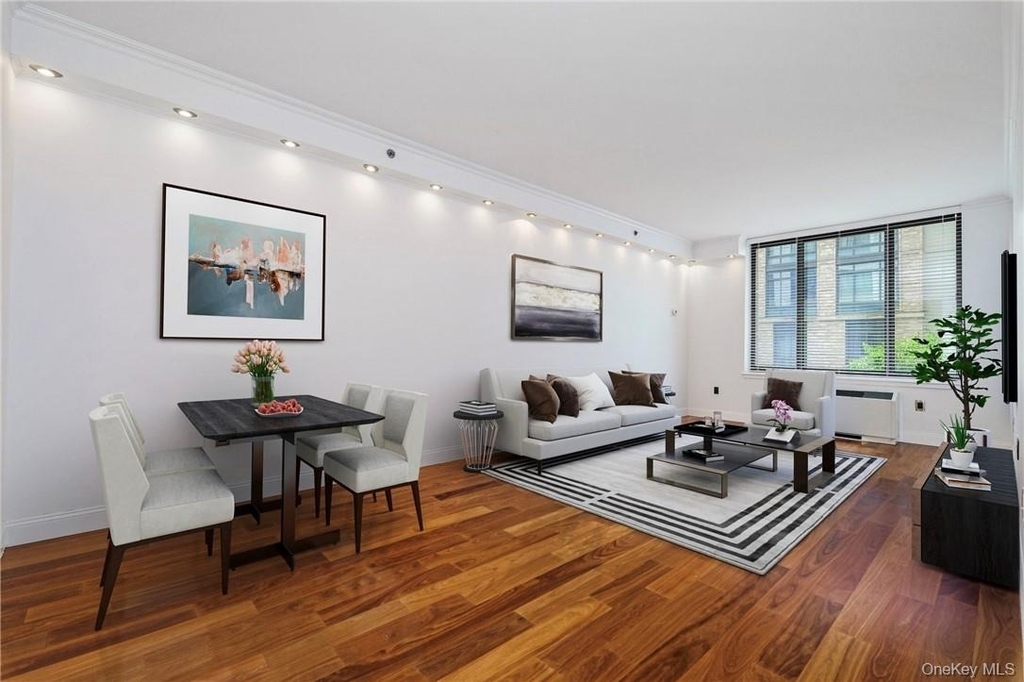 10 City Place - Photo 0