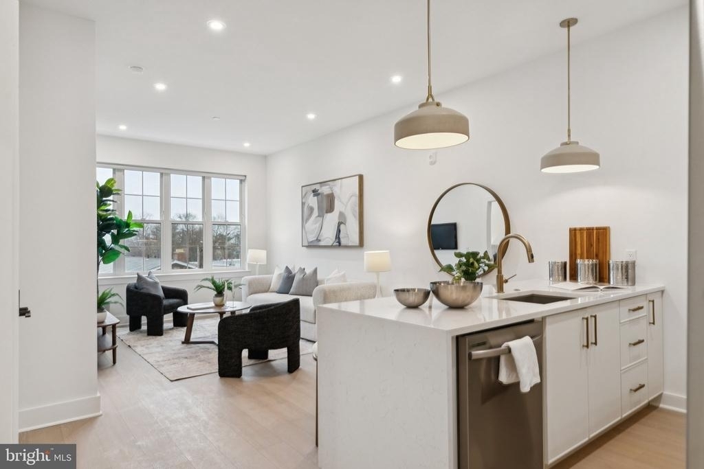 20 W Allens Lane - Photo 16