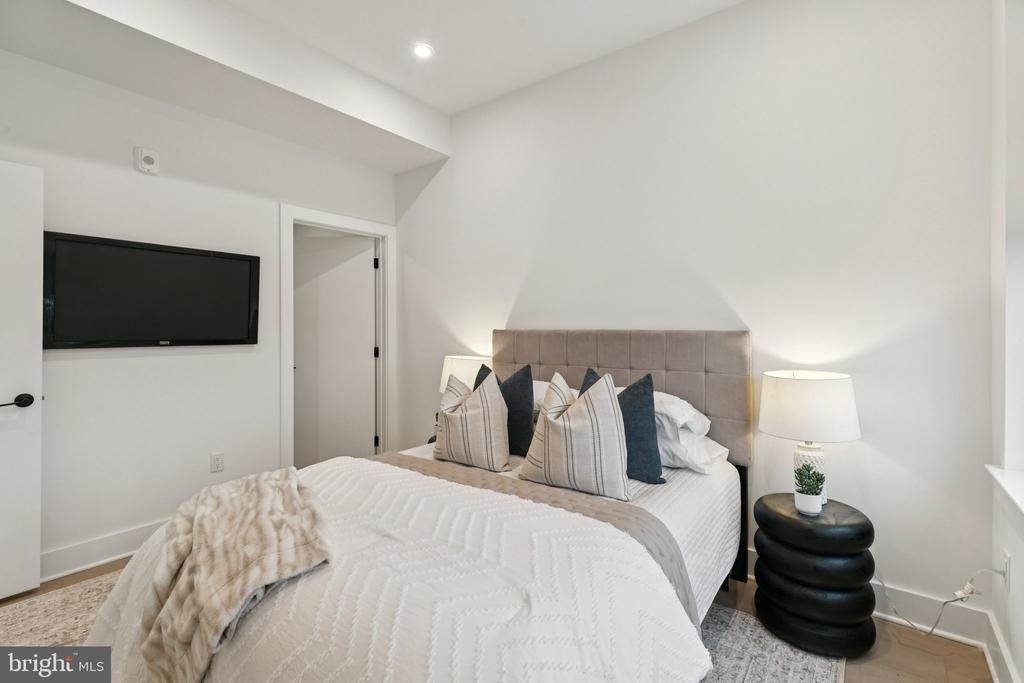 20 W Allens Lane - Photo 13