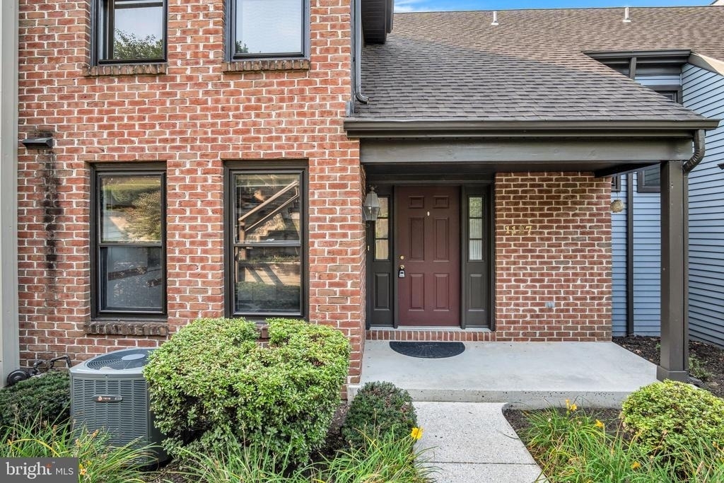 1127 Wicklow Court - Photo 4