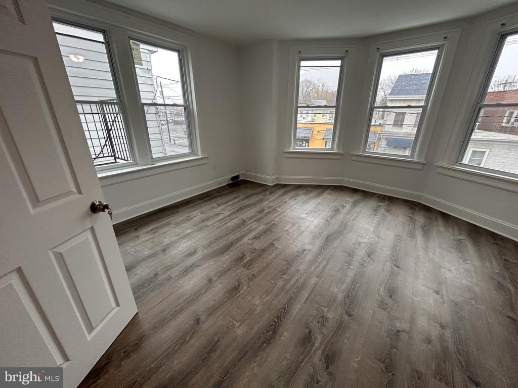 1067 S Clinton Avenue - Photo 6
