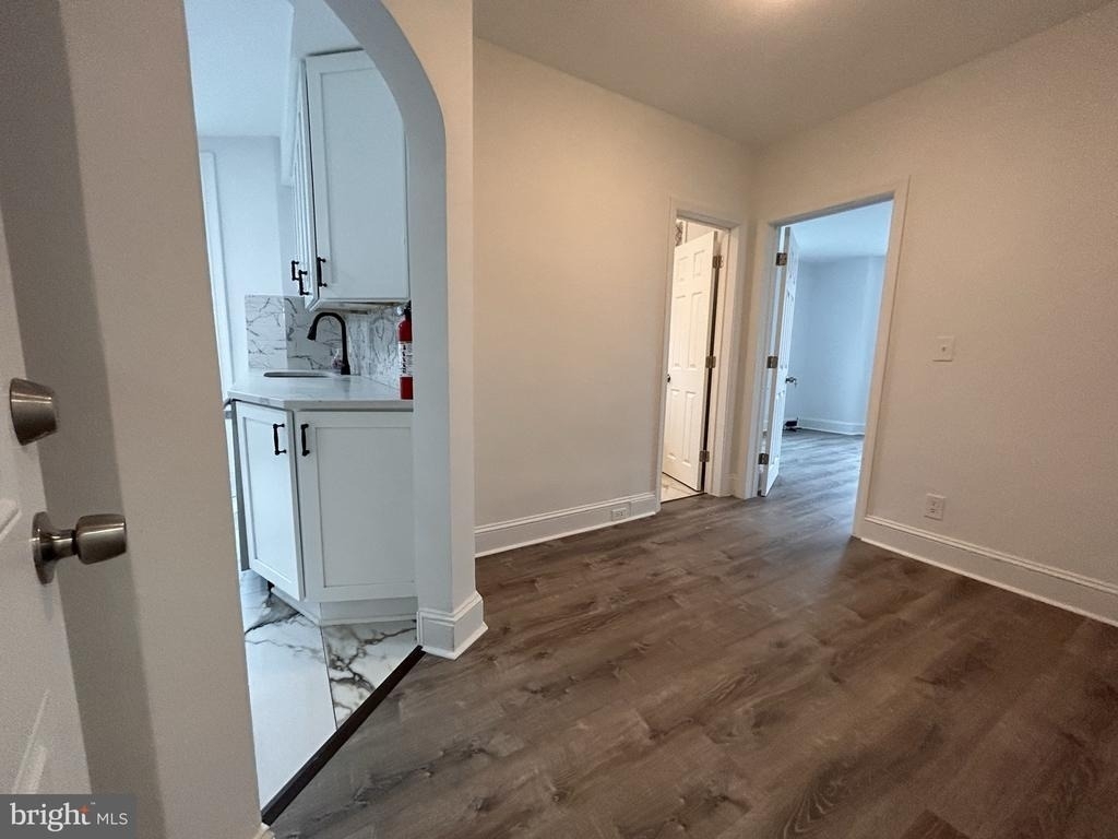 1067 S Clinton Avenue - Photo 15