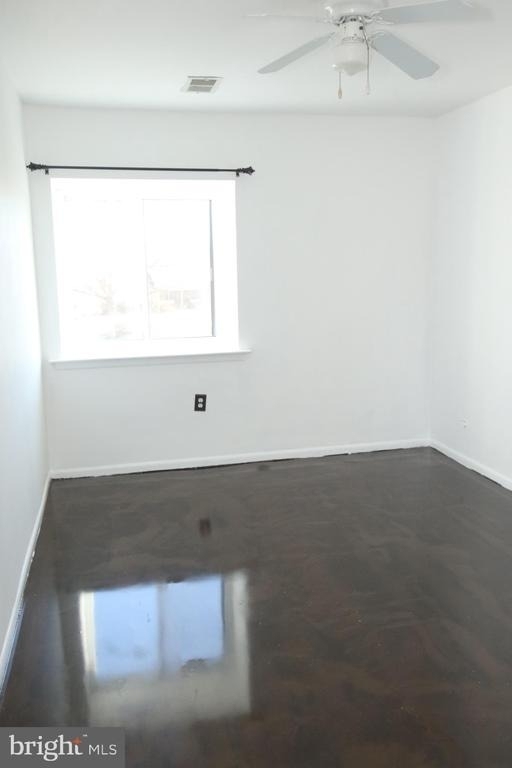 210 James Court - Photo 2