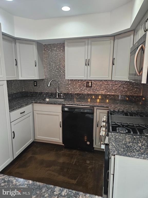 210 James Court - Photo 13
