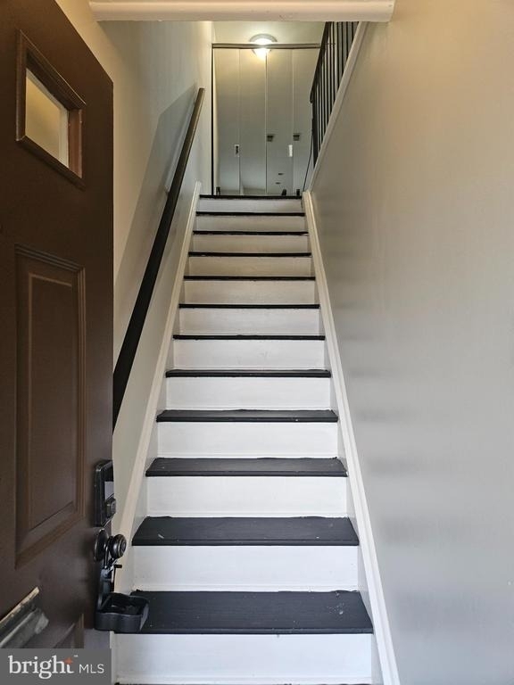 210 James Court - Photo 10