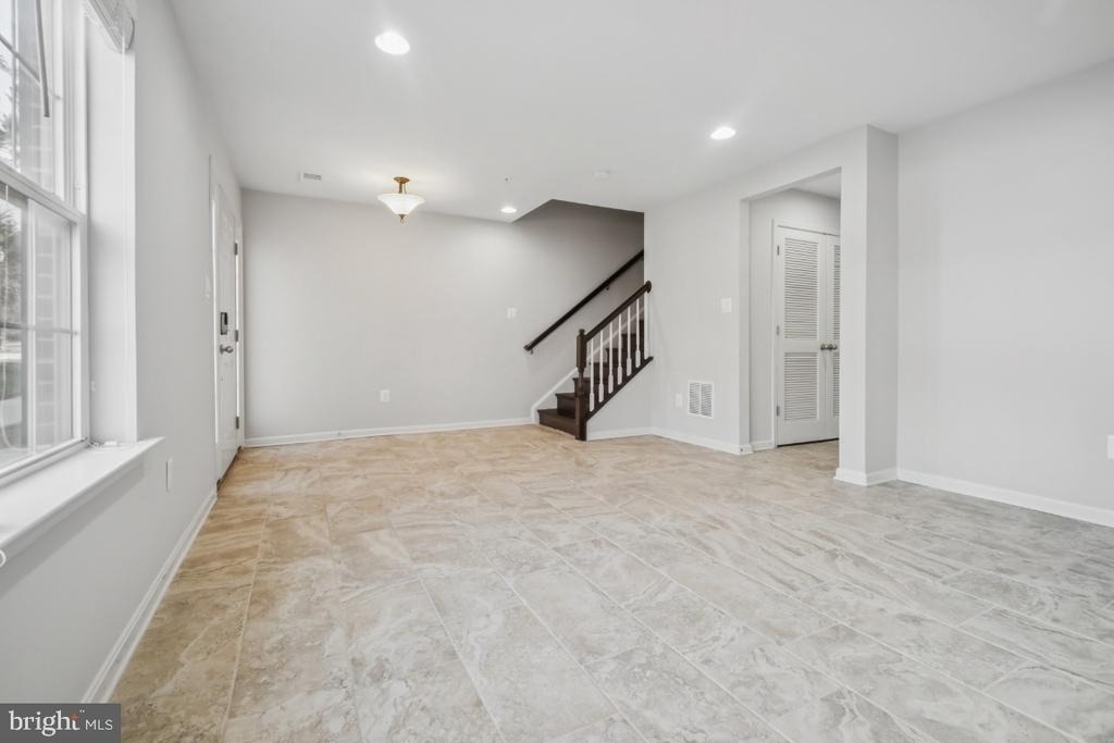 1118 Bayberry Lane - Photo 3