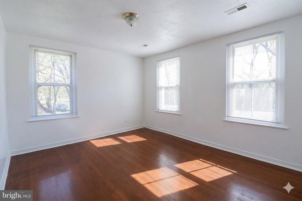 407 Lebaum Street Se - Photo 9
