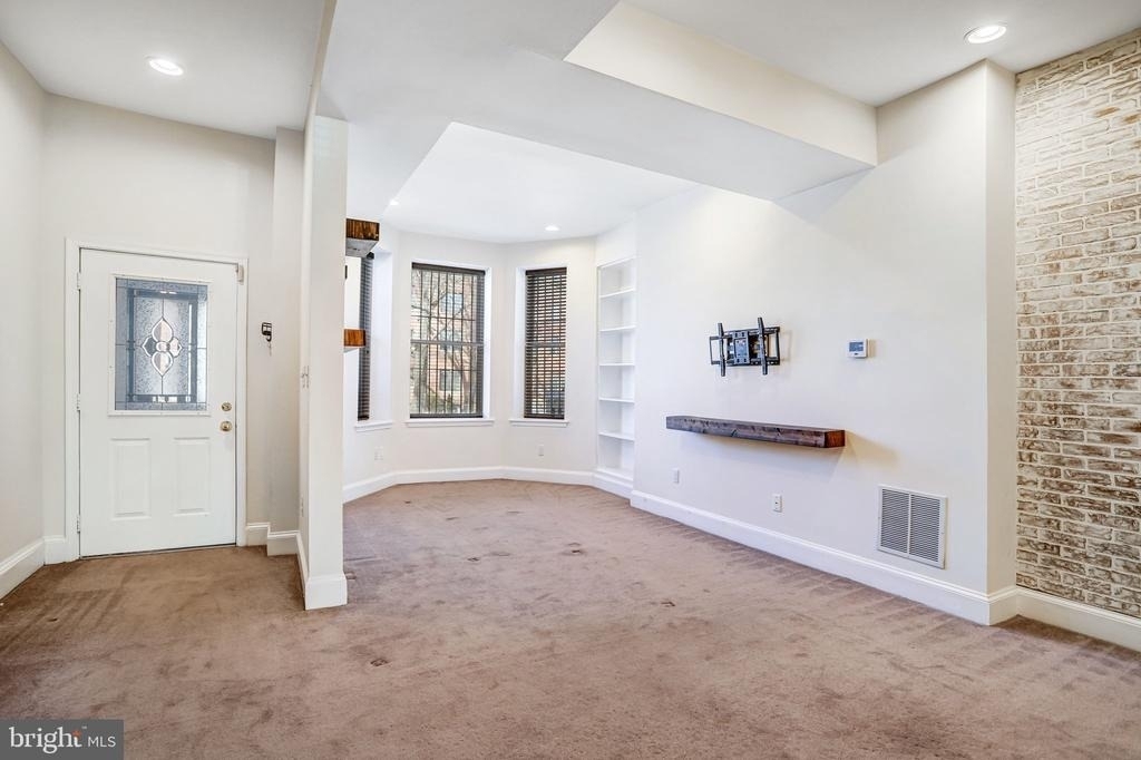 12 Rhode Island Avenue Nw - Photo 3