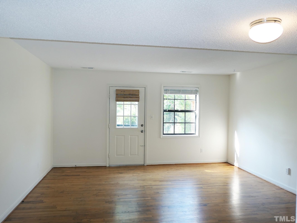 105 Fidelity Street - Photo 2