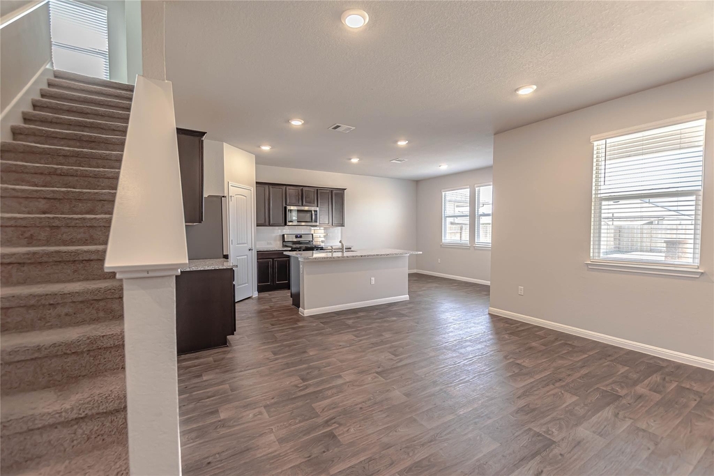 114 Mercer St - Photo 2