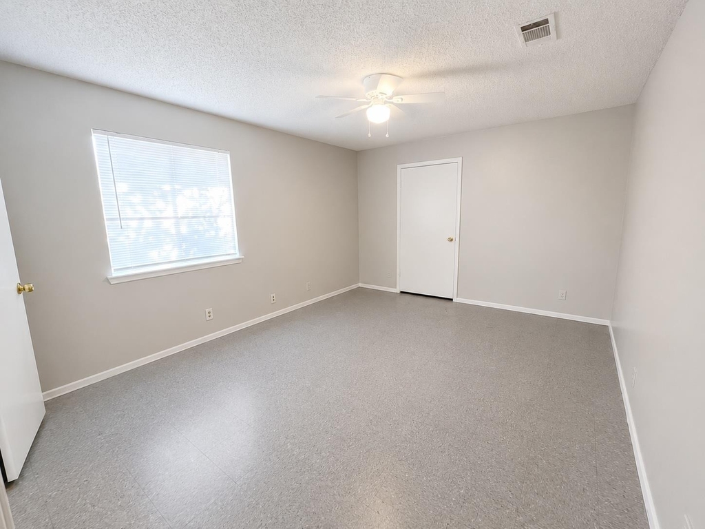 507 Thelma Dr - Photo 4