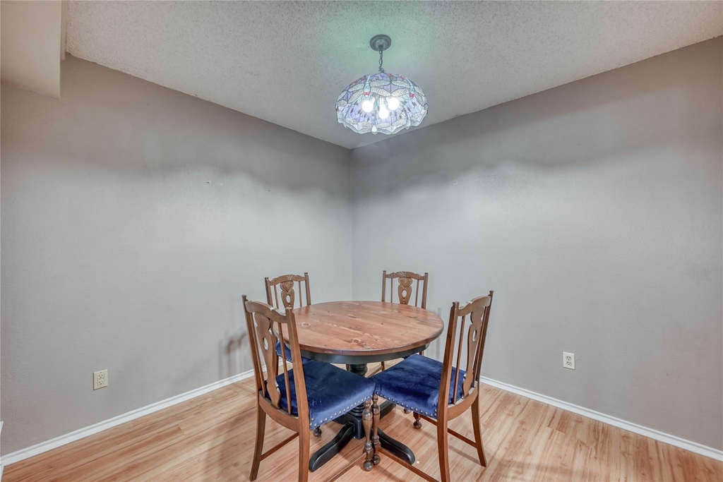 1202 Thorpe Ln - Photo 8