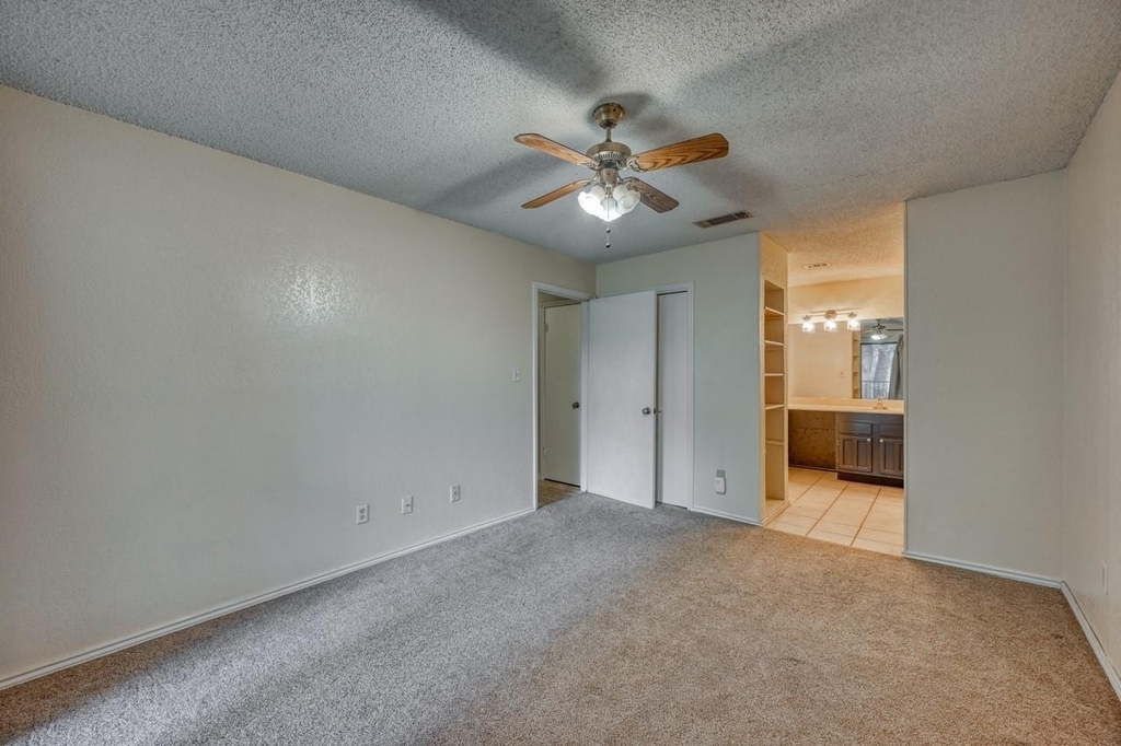 1202 Thorpe Ln - Photo 13