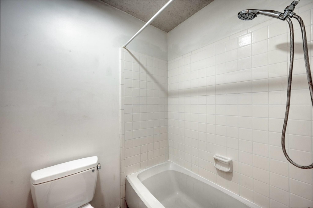 1202 Thorpe Ln - Photo 15