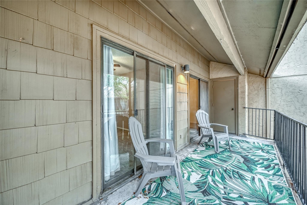 1202 Thorpe Ln - Photo 10