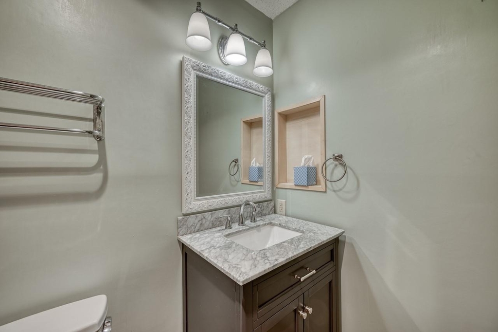 1202 Thorpe Ln - Photo 16
