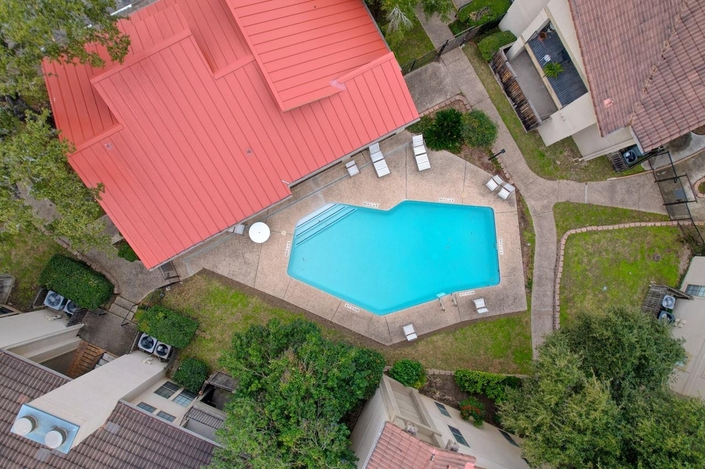 1202 Thorpe Ln - Photo 20