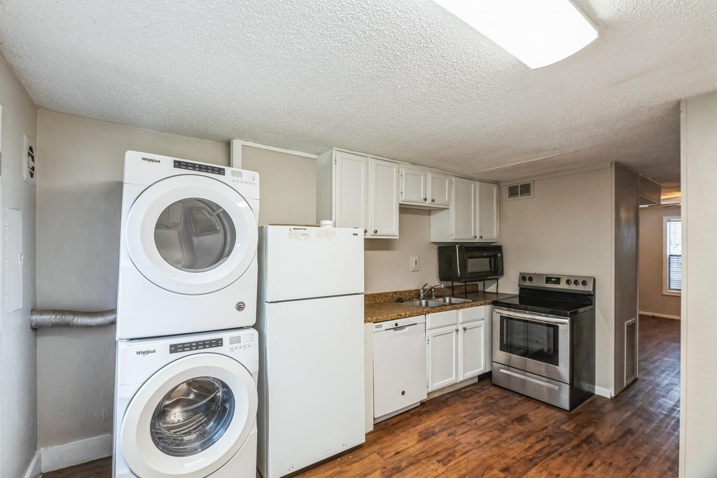 20600 Bonanza St - Photo 2