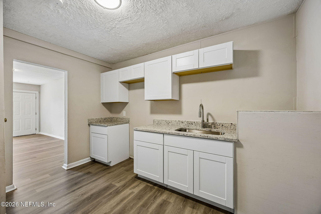 1627 E 9th Street - Photo 8