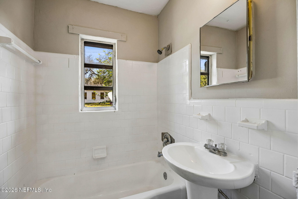1627 E 9th Street - Photo 13