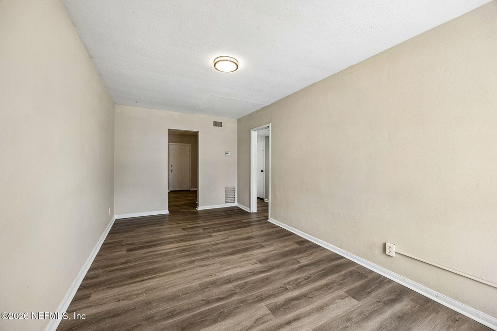 1627 E 9th Street - Photo 4