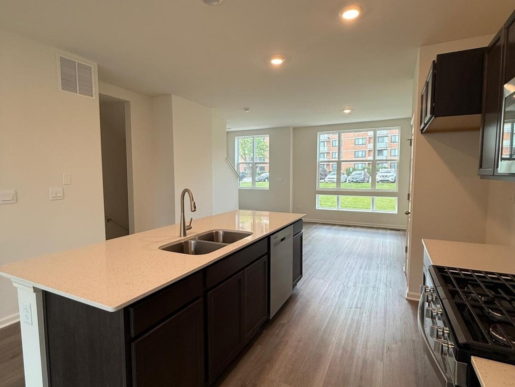 347 Summit Circle - Photo 2