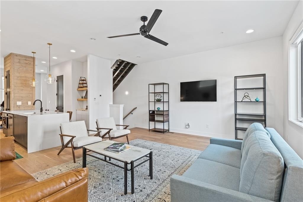 2424 Memorial Drive Se - Photo 4